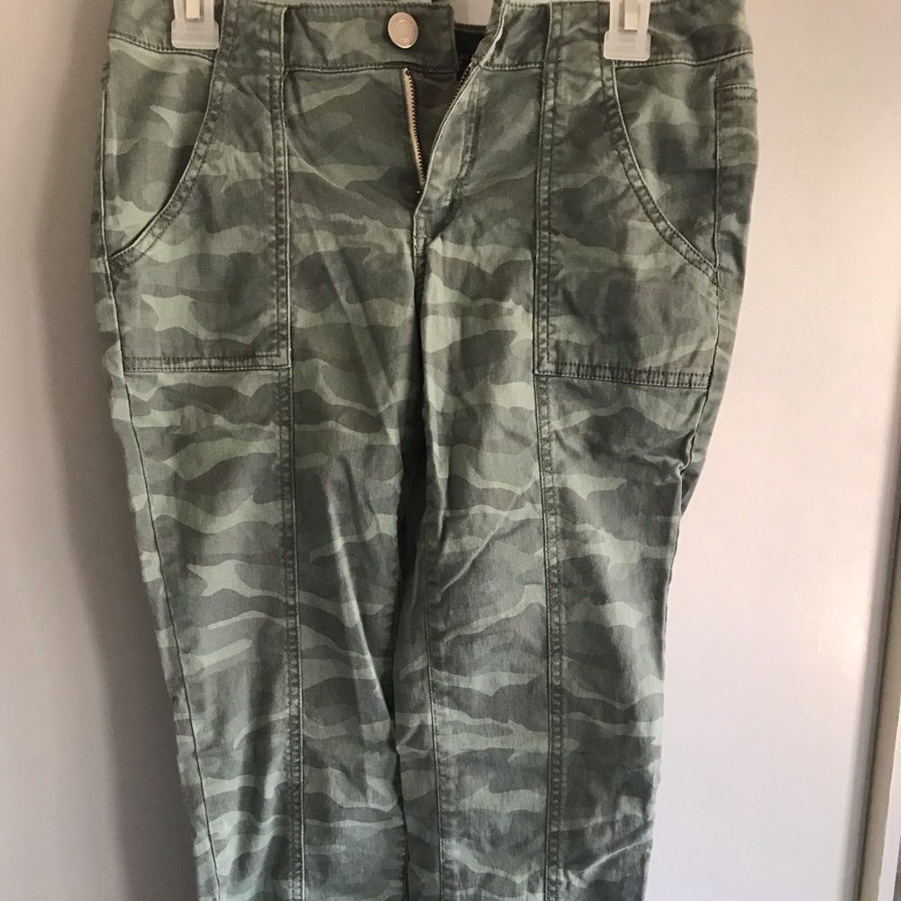 American Eagle camo skinny jeans